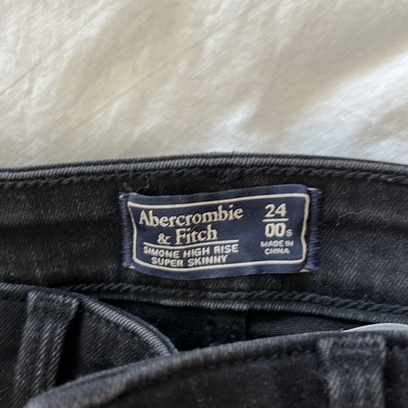 Abercrombie & Fitch black high rise super skinny jeans. Size 24/00 short. - Picture 3 of 4